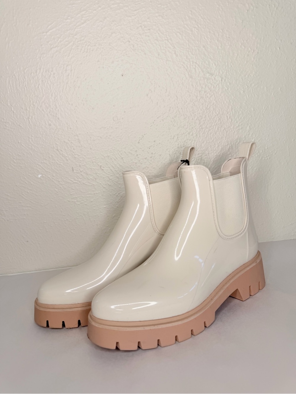 NWT Dolce Vita Thunder ivory Chelsea waterproof boot